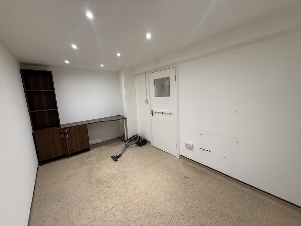 Lot: 5 - VACANT MIXED USE FOUR STOREY PROPERTY WITH FURTHER POTENTIAL - Office treatment room 2